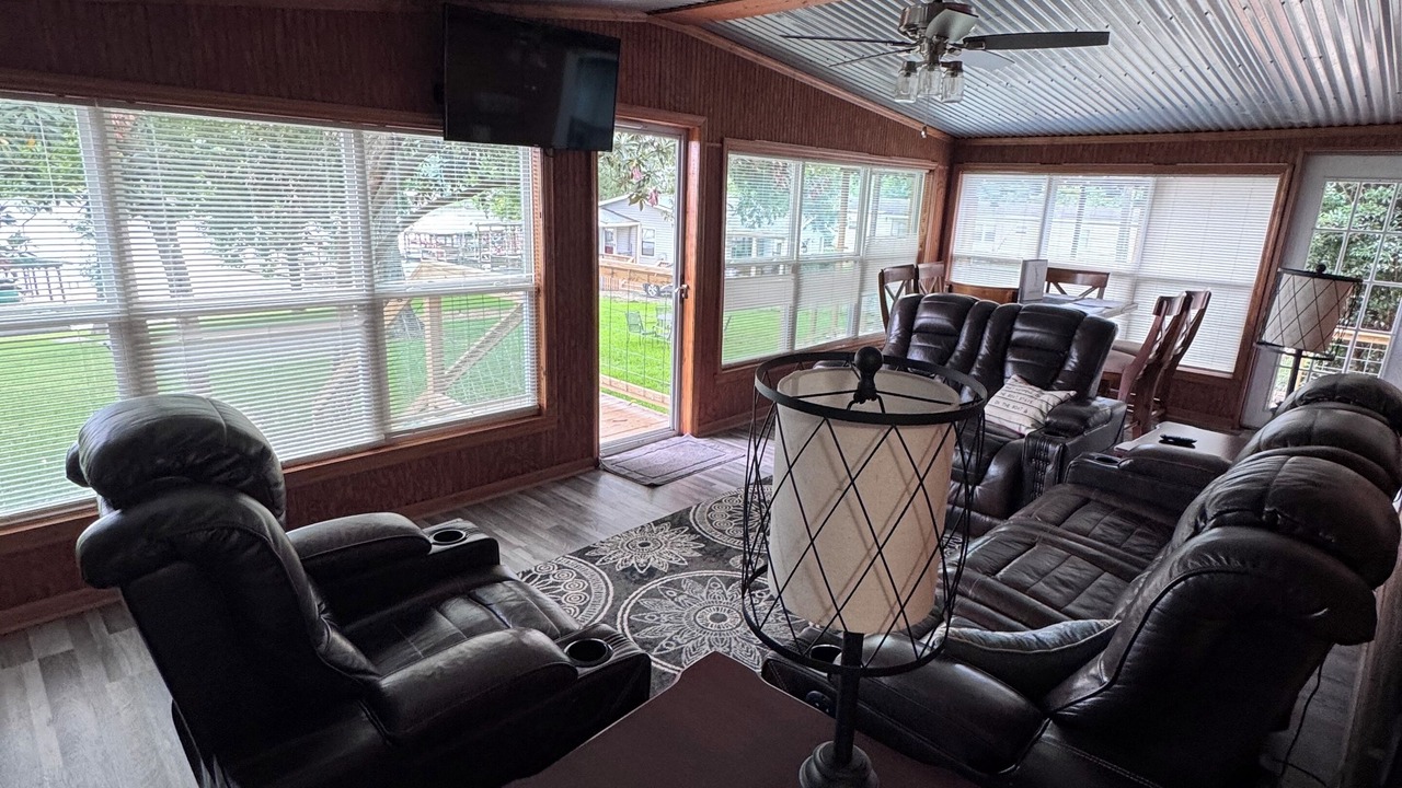 Photo of Livingroom in Cobb