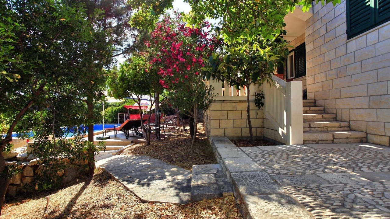 Photo of Outdoor in Potirna