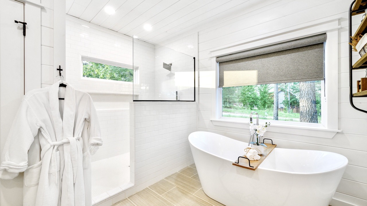 Photo of Bathroom in Broken Bow