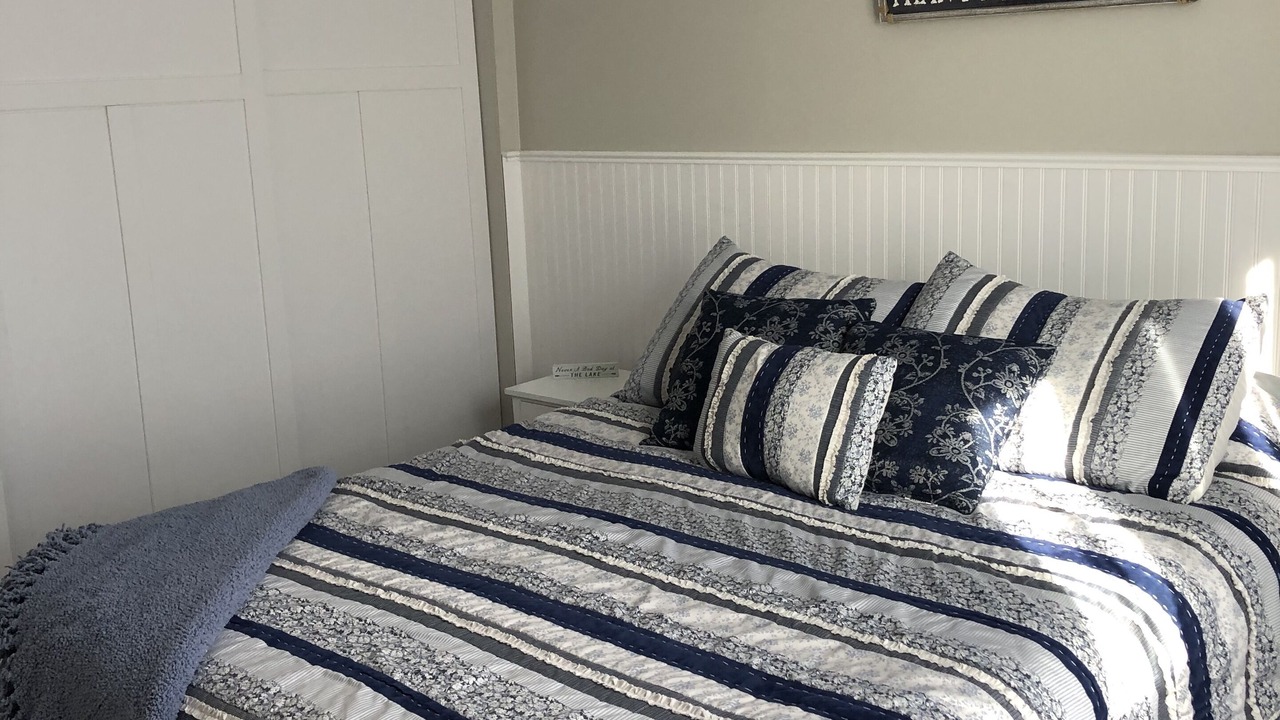 Photo of Bedroom in Linn Creek