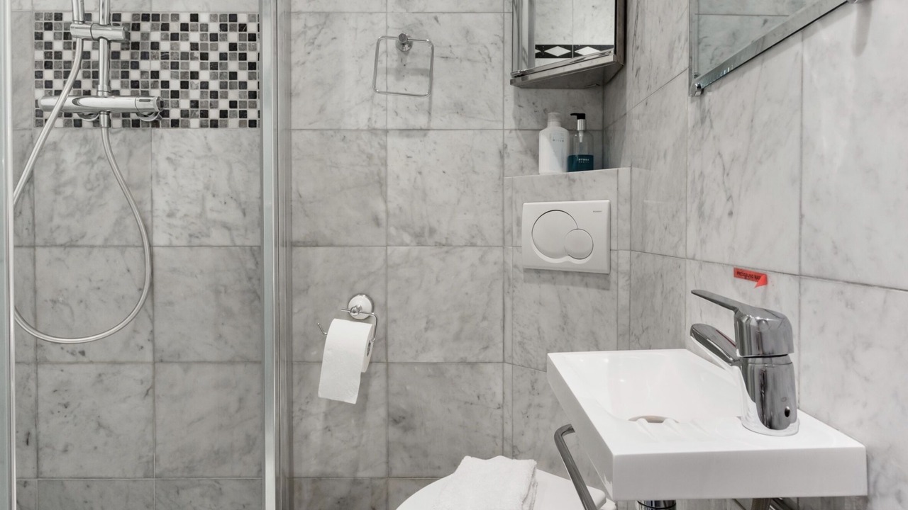 Photo of Bathroom in Quartier du Gros-Caillou