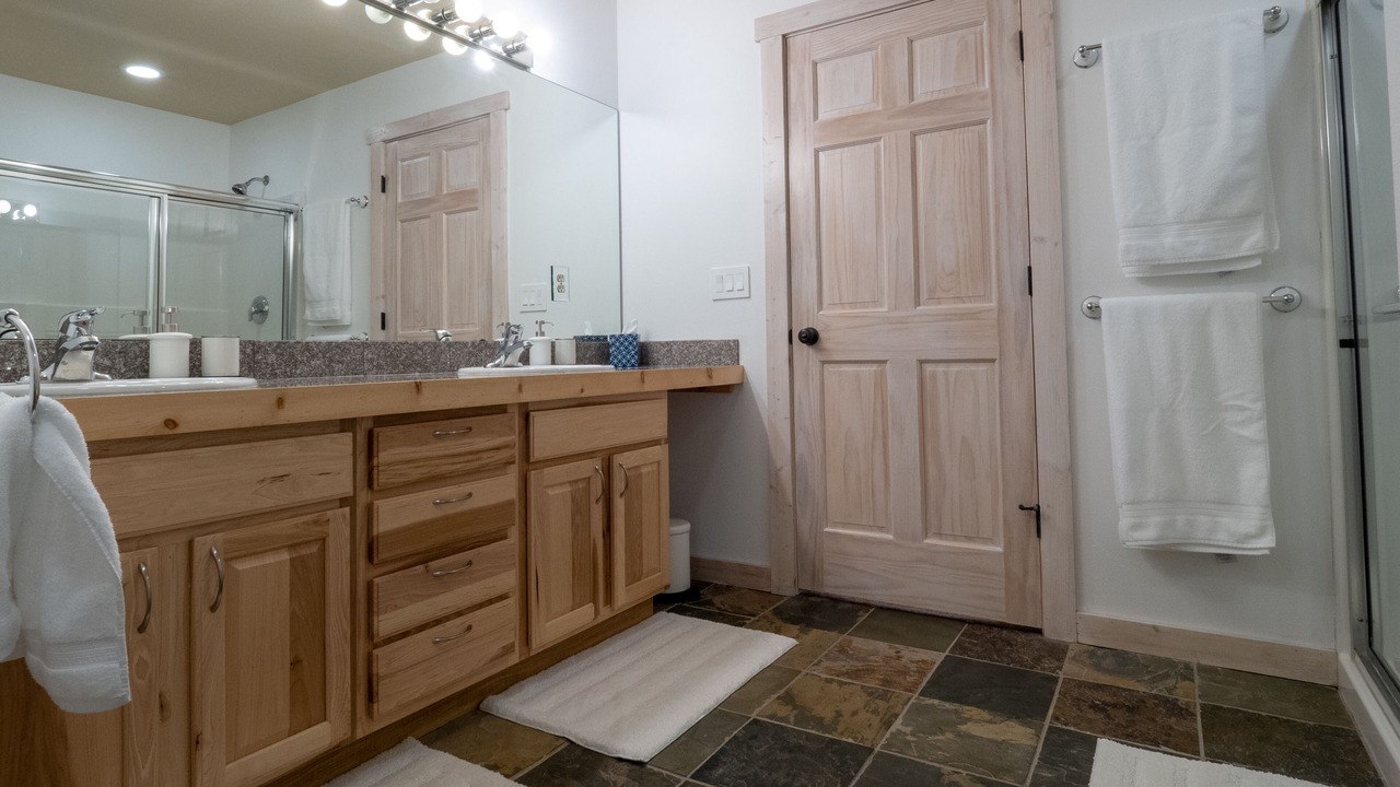 Photo of Bathroom in Emigrant