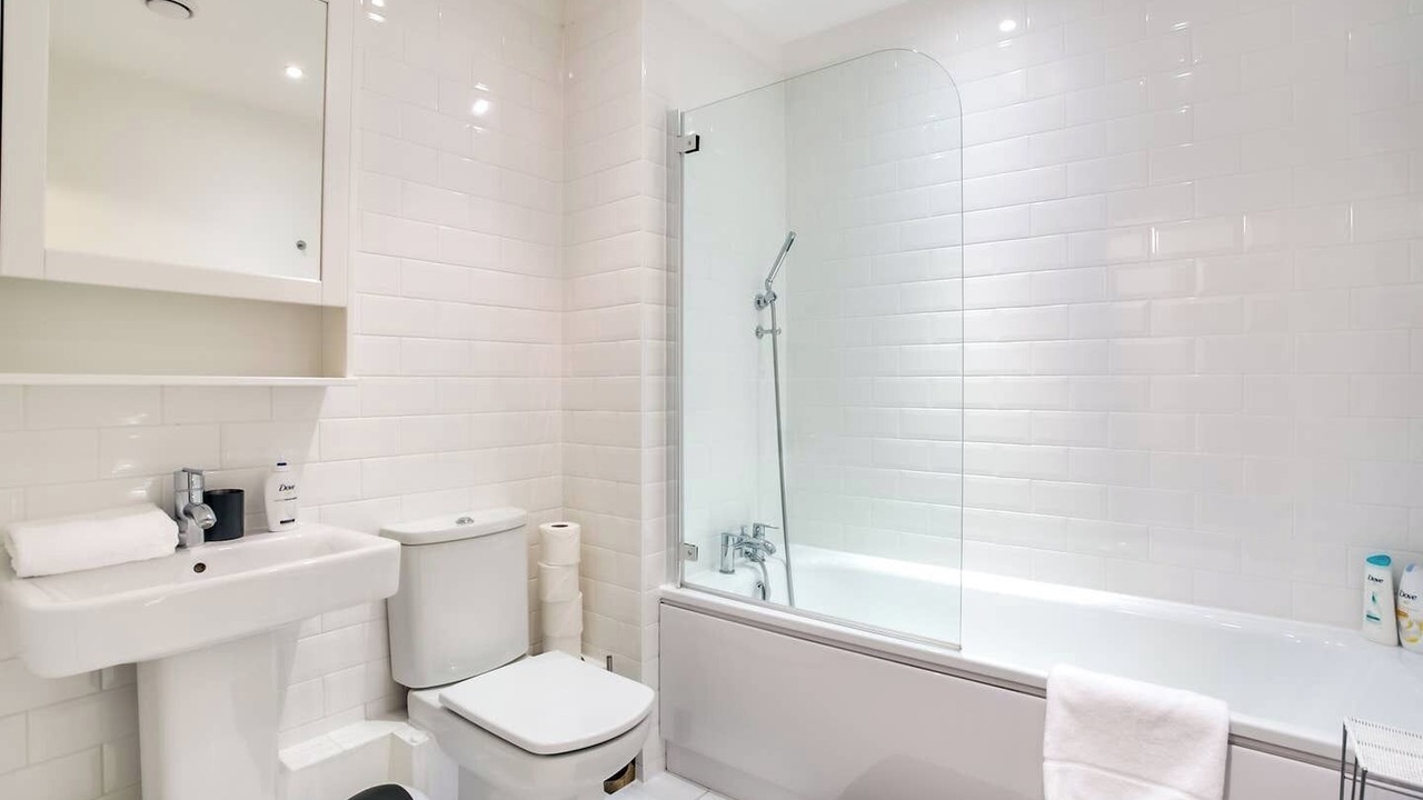 Photo of Bathroom in Peninsula