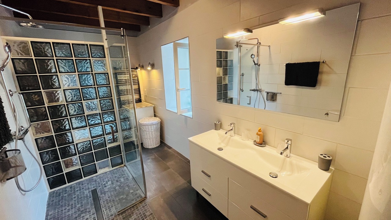 Photo of Bathroom in Nercillac