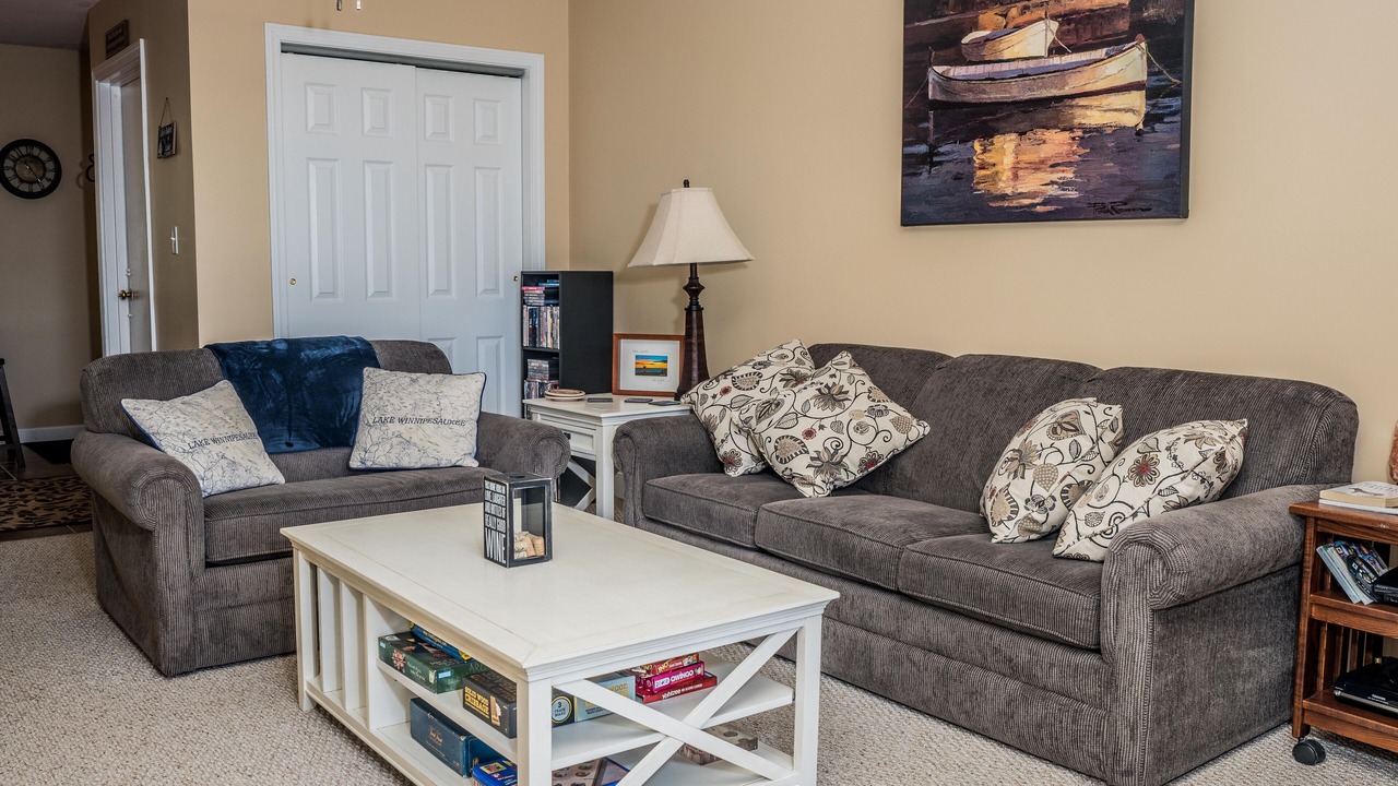 Photo of Livingroom in Weirs Beach