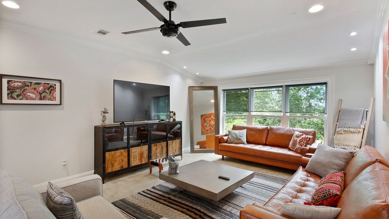 Photo of Livingroom in Thunderbolt