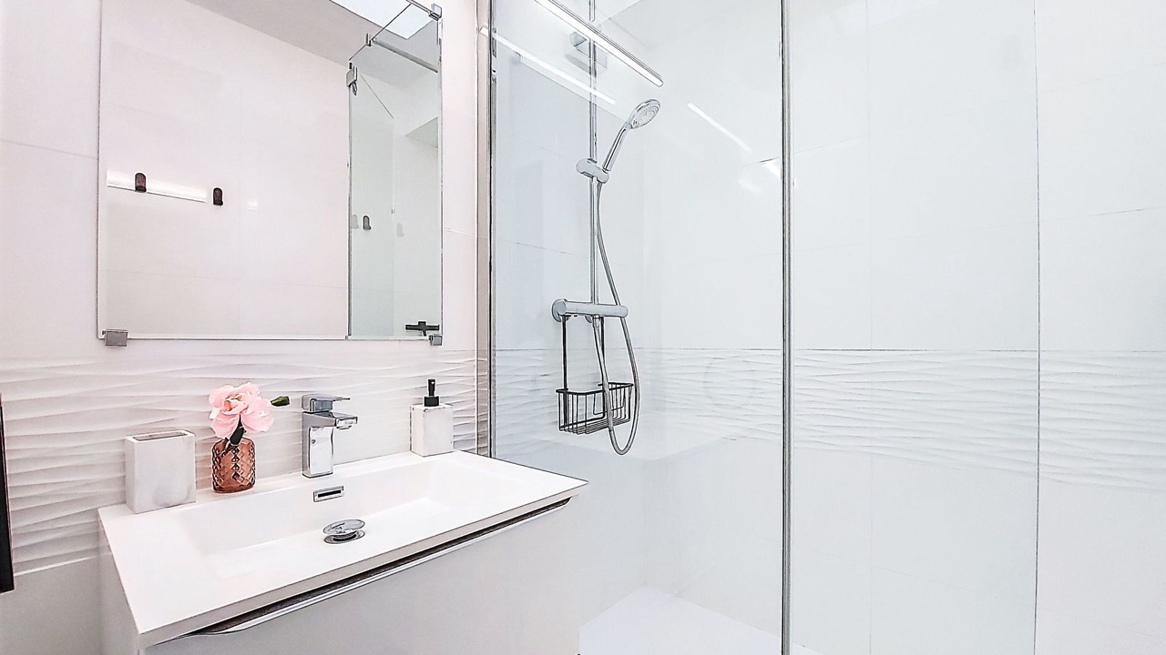 Photo of Bathroom in Le Grau-Du-Roi