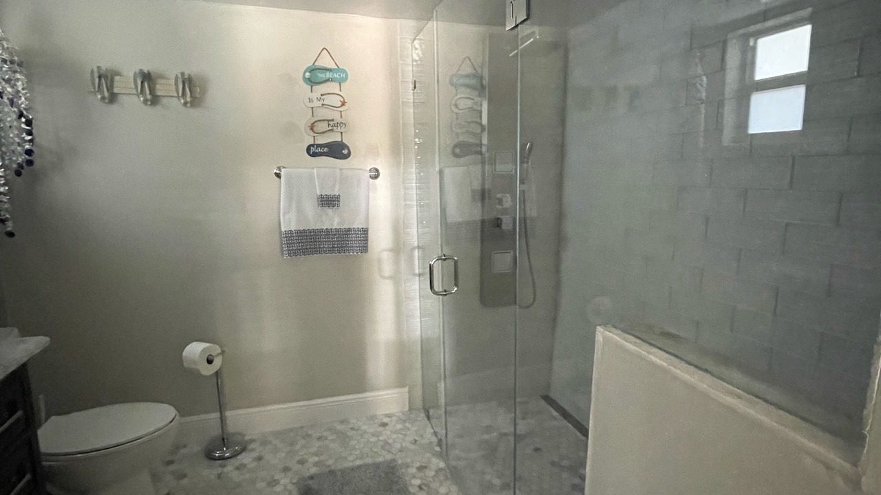 Photo of Bathroom in Largo Gardens