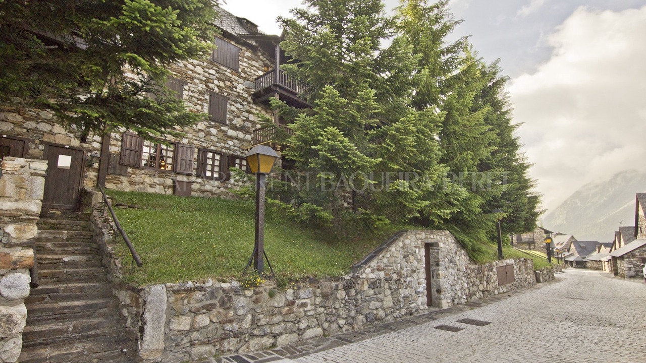 Photo of Outdoor in Beret