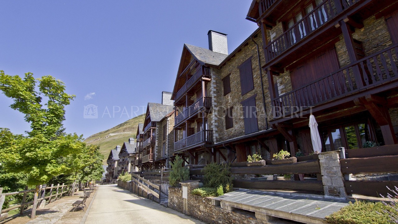 Photo of Outdoor in Beret