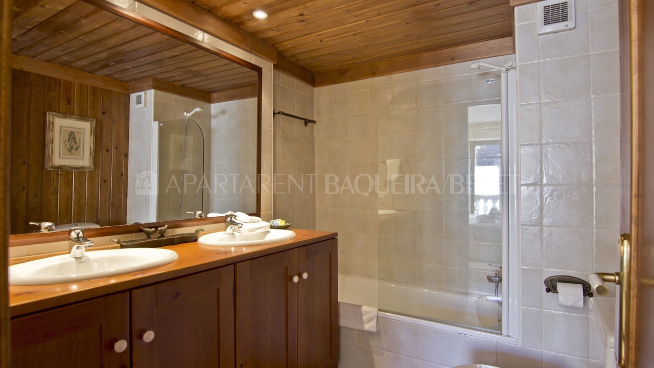 Photo of Bathroom in Beret