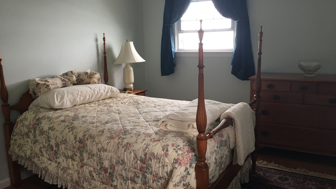 Photo of Bedroom in Town Bank