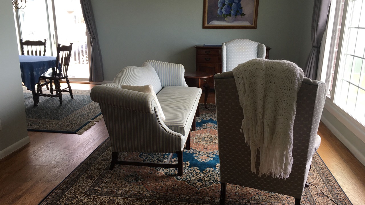 Photo of Livingroom in Town Bank