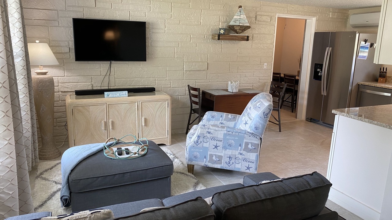 Photo of Livingroom in Little Hollywood