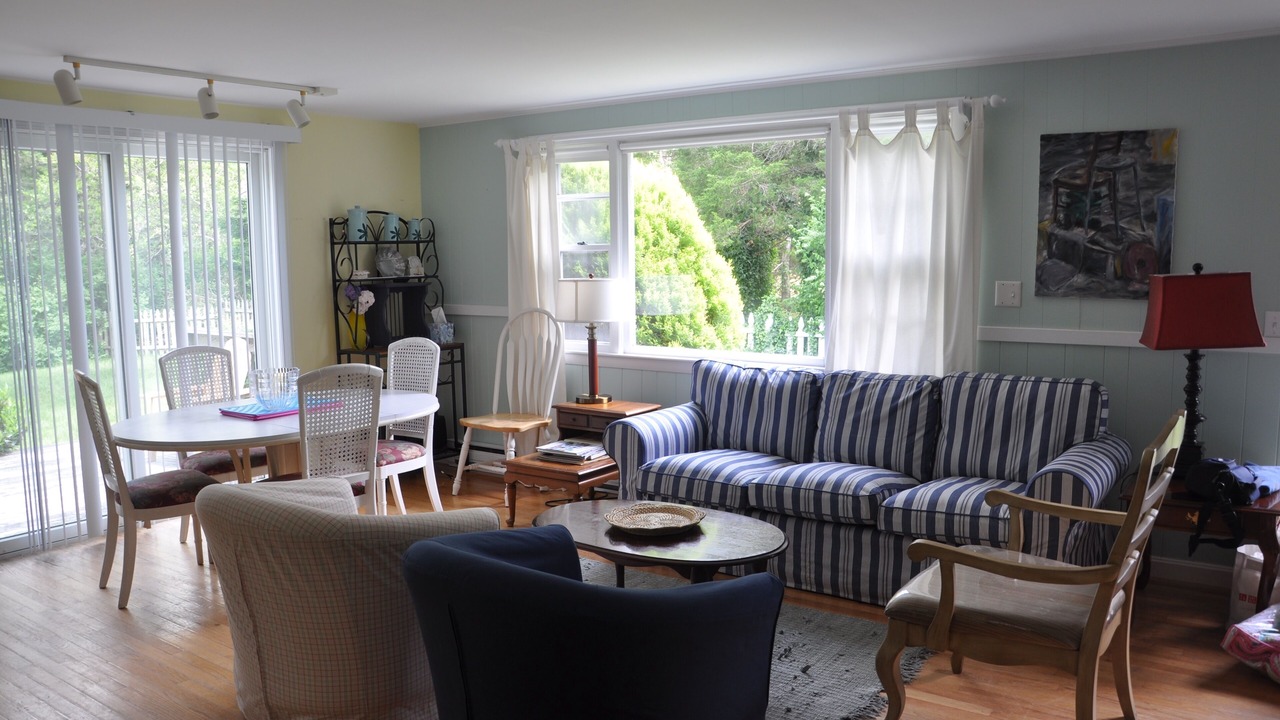 Photo of Livingroom in Campground Landing