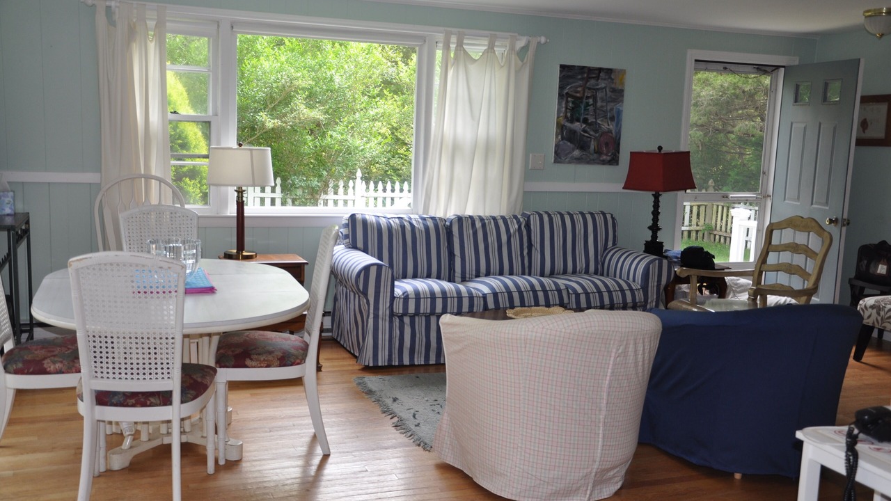 Photo of Livingroom in Campground Landing