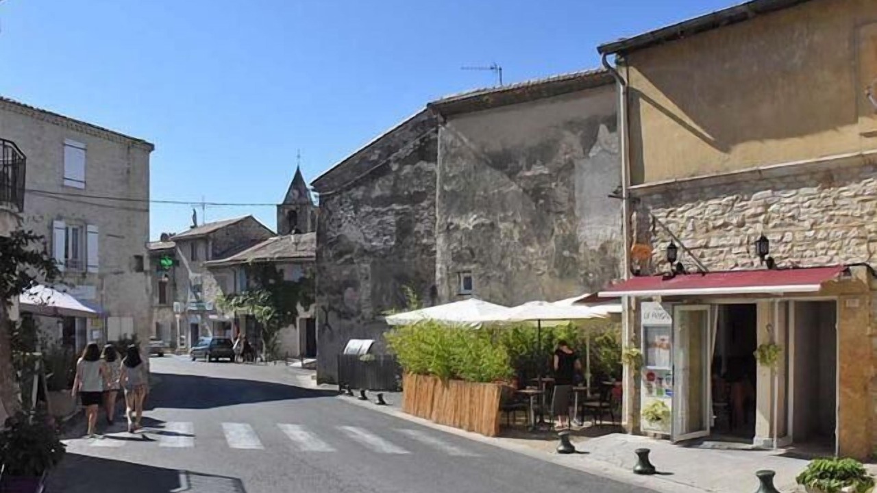 Photo of Others in Tavel