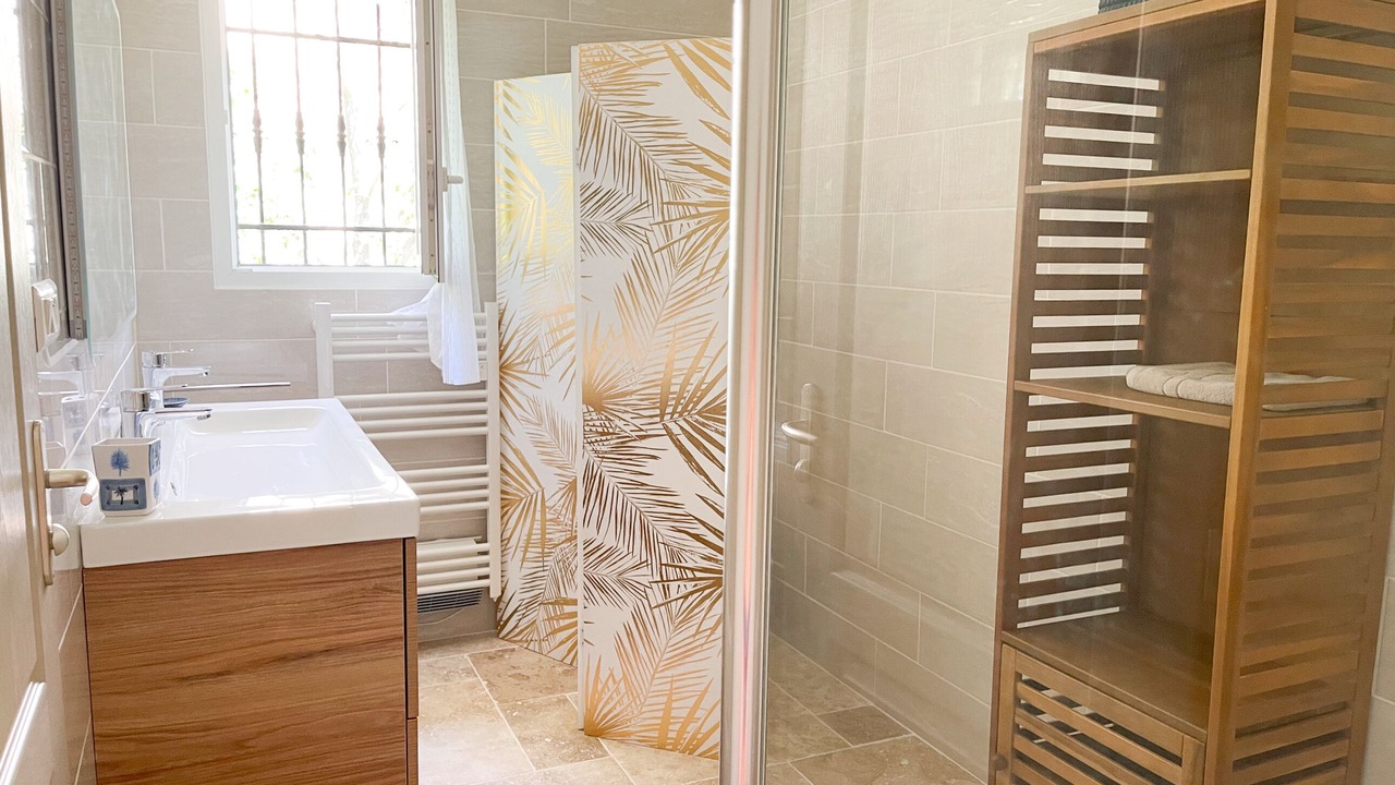 Photo of Bathroom in Pujaut