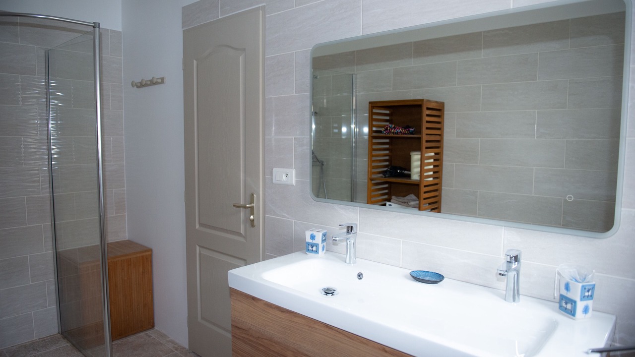 Photo of Bathroom in Pujaut