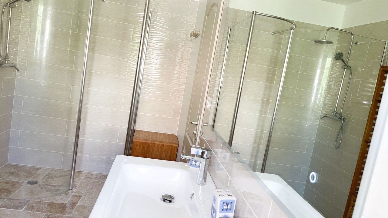 Photo of Bathroom in Pujaut