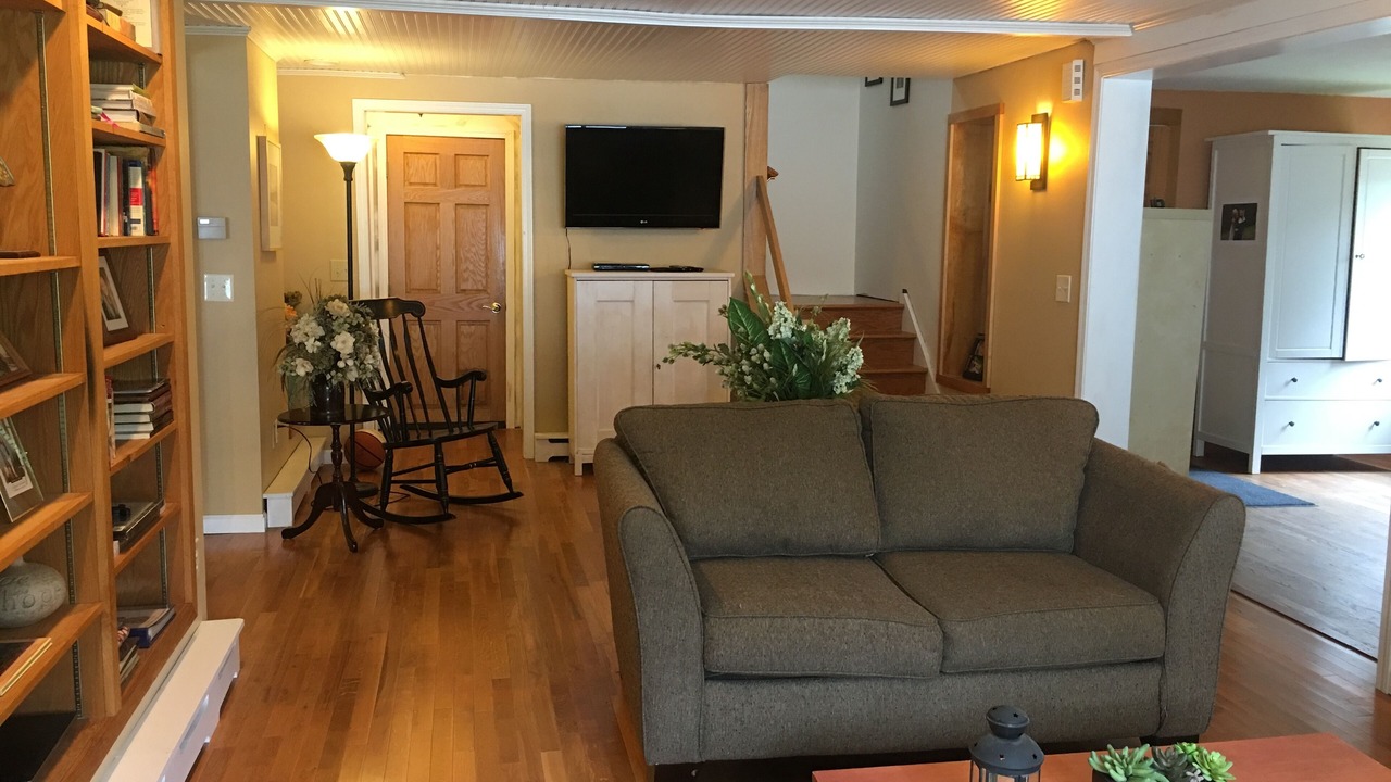 Photo of Livingroom in Lansing
