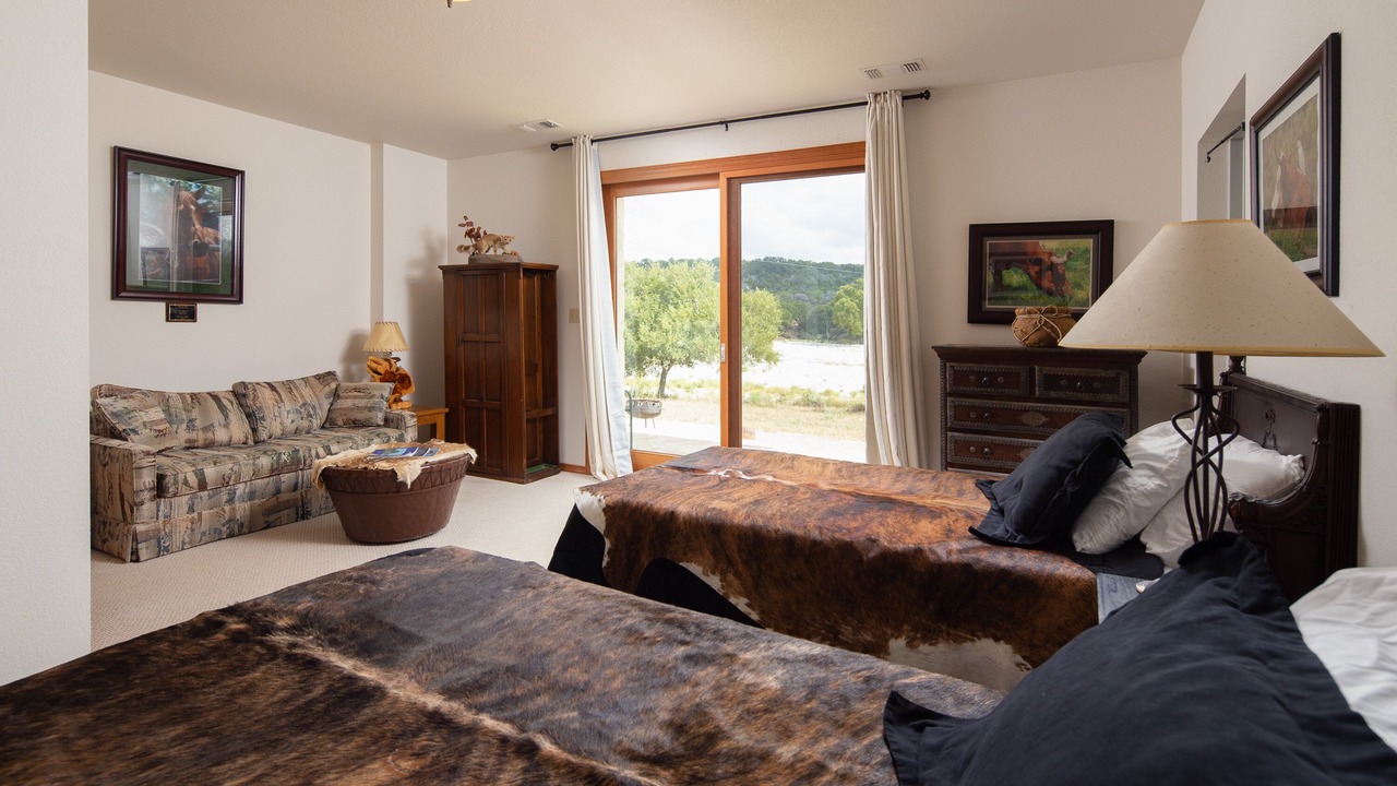 Photo of Bedroom in Junction