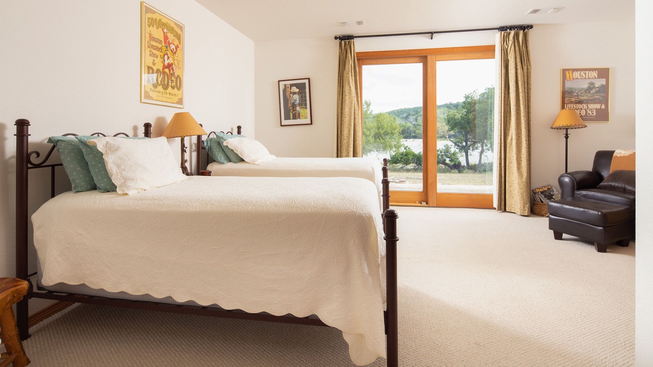Photo of Bedroom in Junction