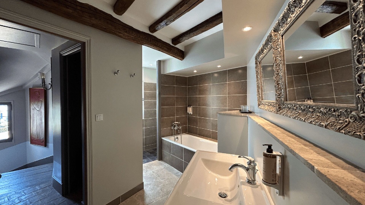 Photo of Bathroom in Candes-Saint-Martin
