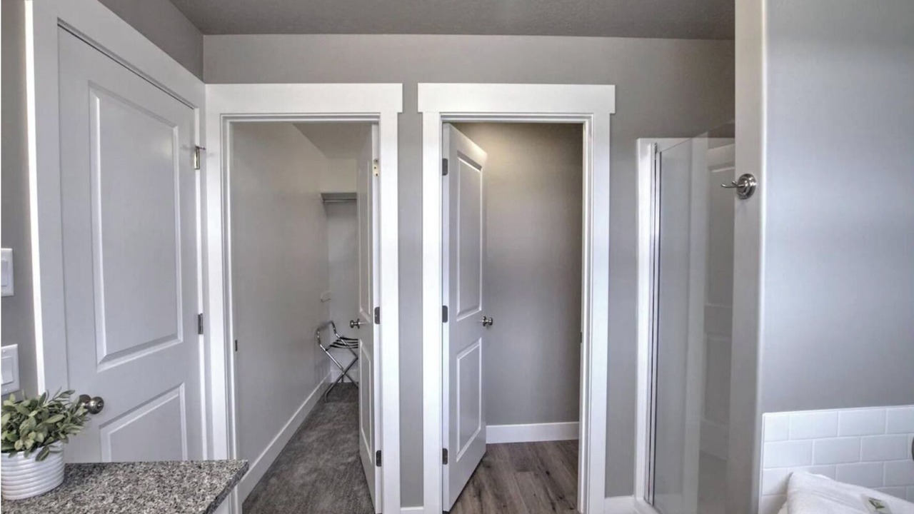 Photo of Bathroom in Garden City