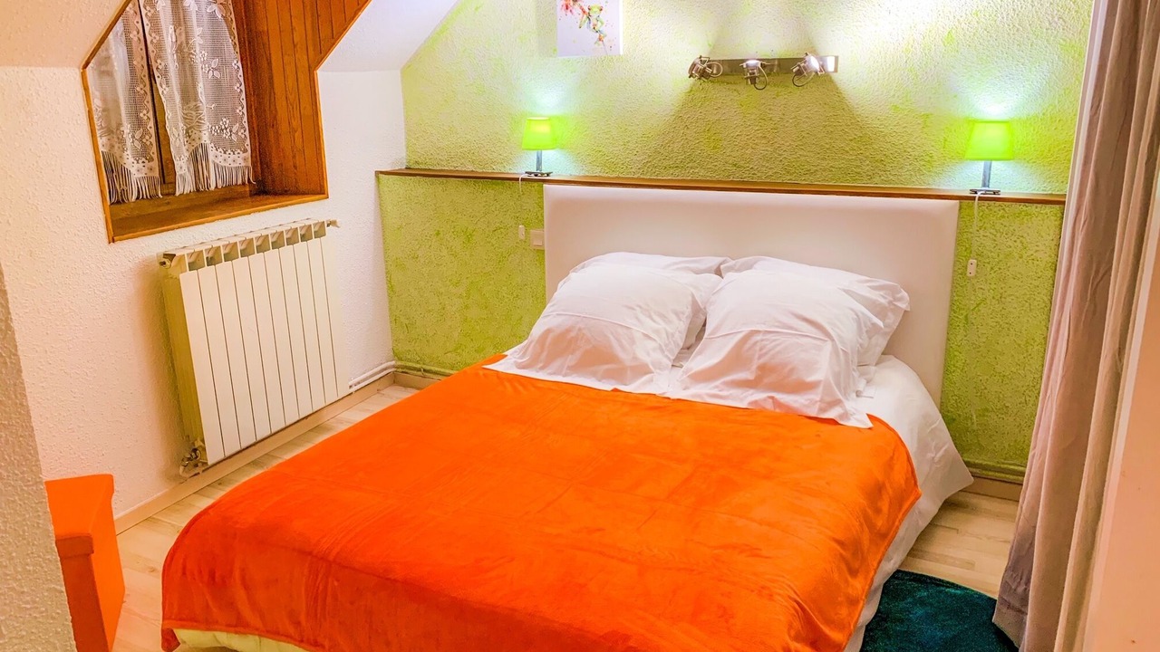 Photo of Bedroom in Gap