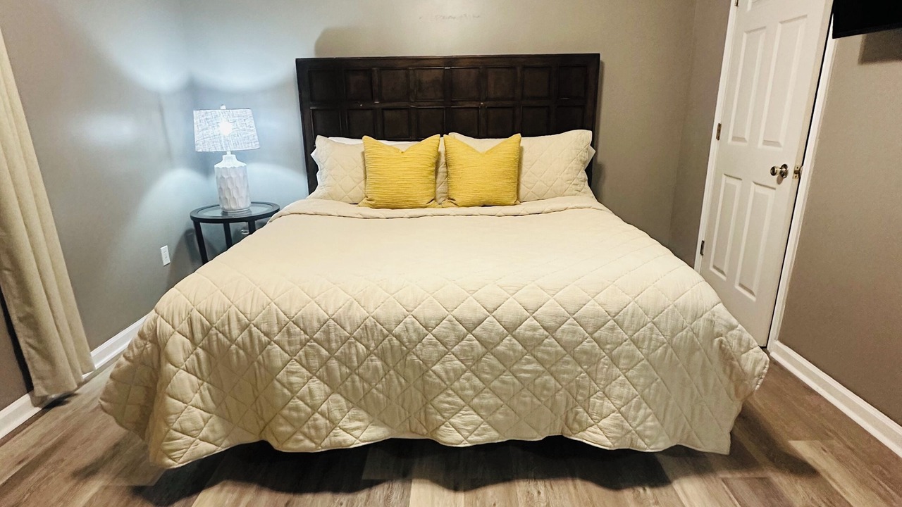 Photo of Bedroom in Sulphur