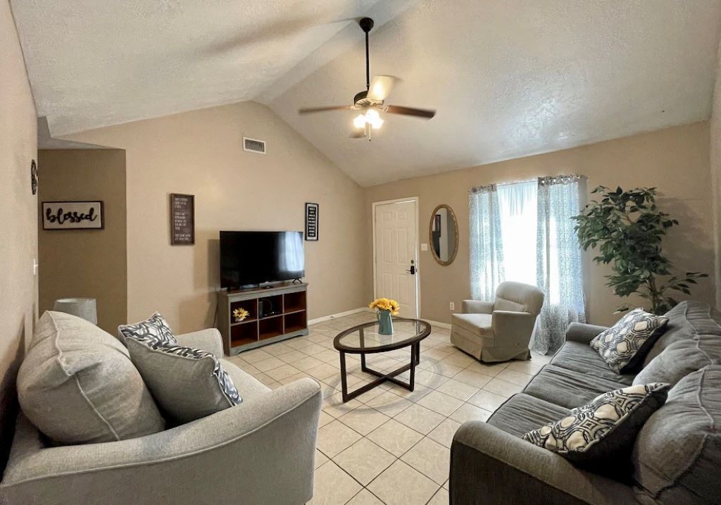 Photo of Livingroom in Sulphur