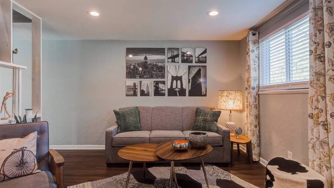 Photo of Livingroom in Rosedale