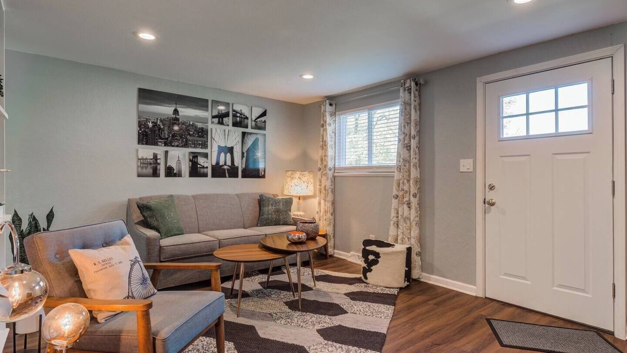 Photo of Livingroom in Rosedale