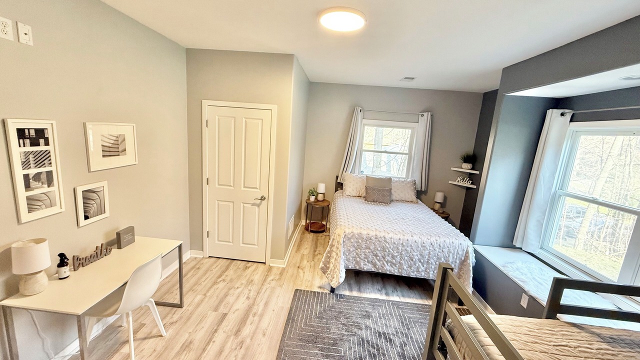 Photo of Bedroom in Maple City