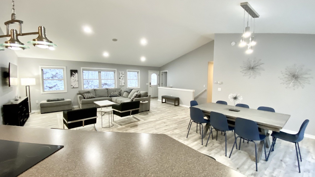 Photo of Bedroom in Maple City