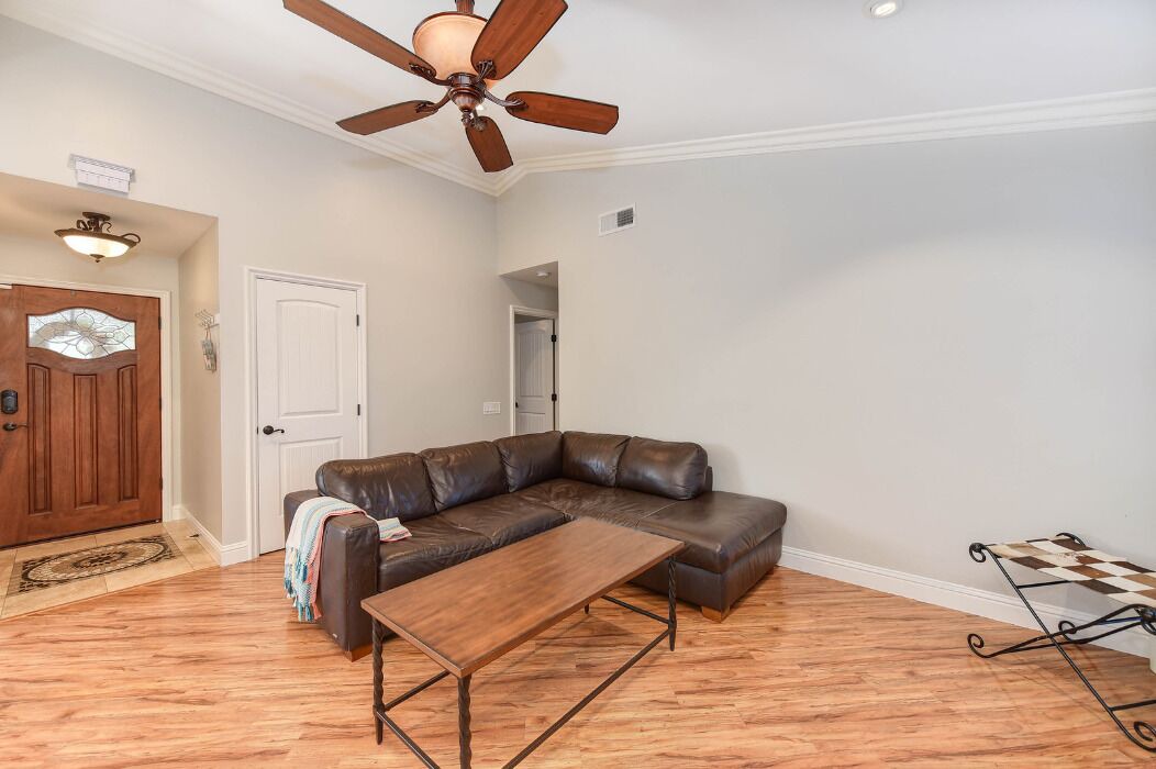 Photo of Livingroom in Antelope
