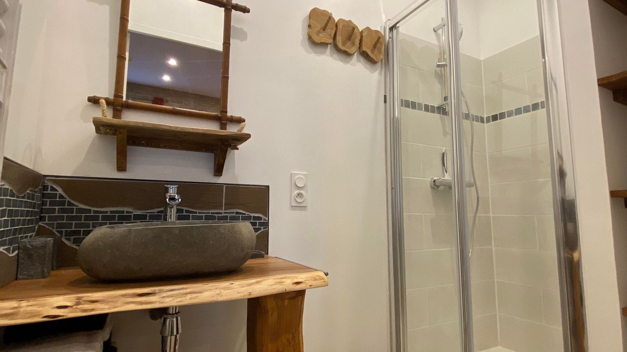 Photo of Bathroom in Coulombs