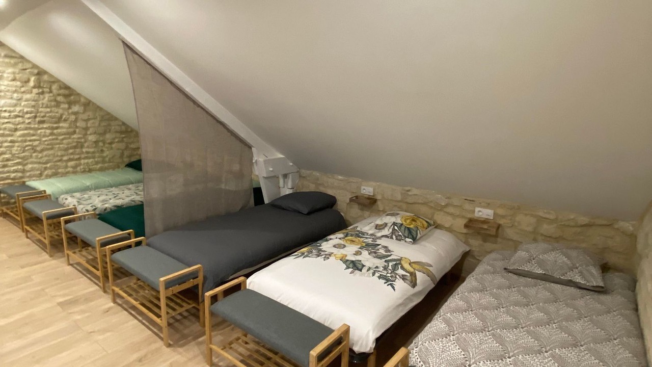 Photo of Bedroom in Coulombs