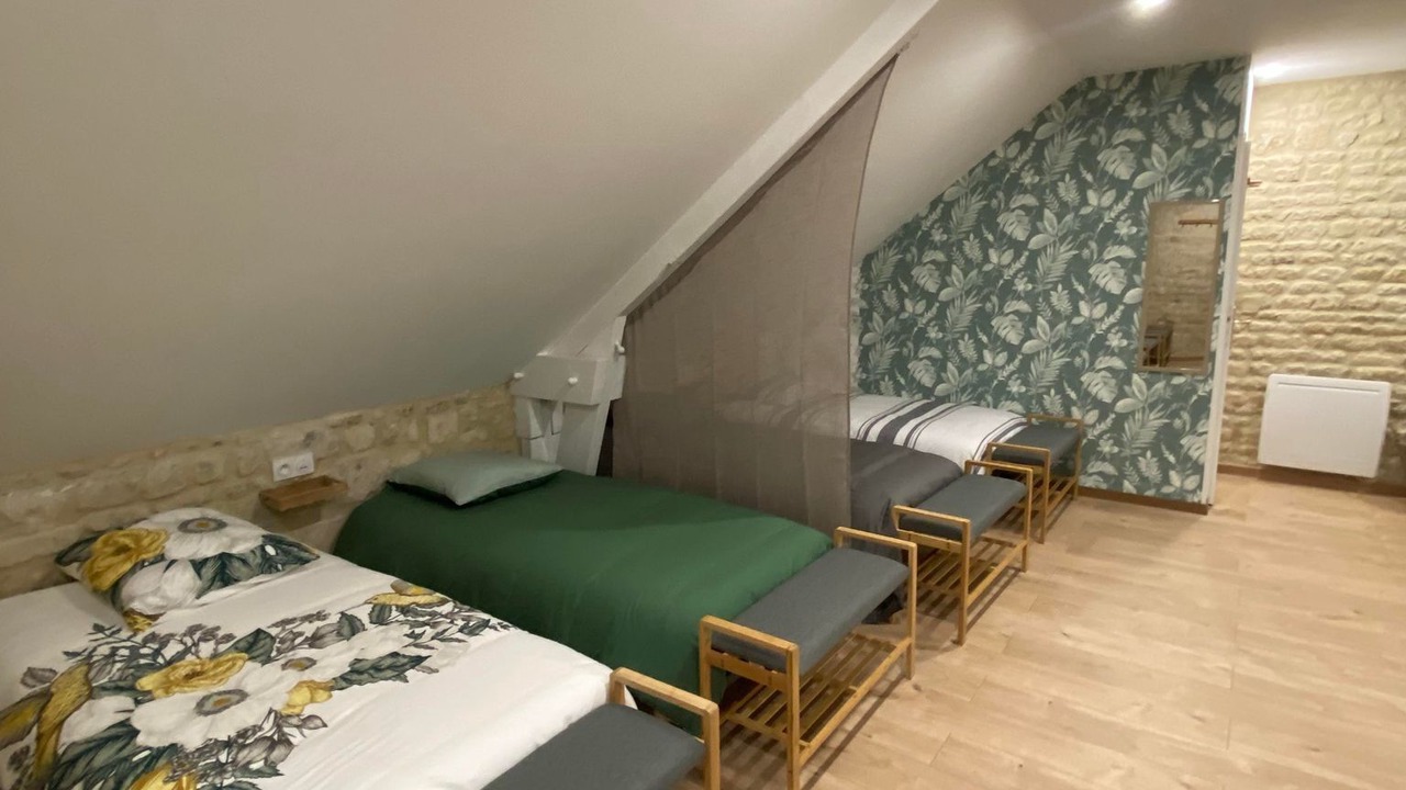 Photo of Bedroom in Coulombs