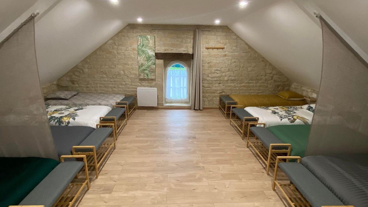 Photo of Bedroom in Coulombs