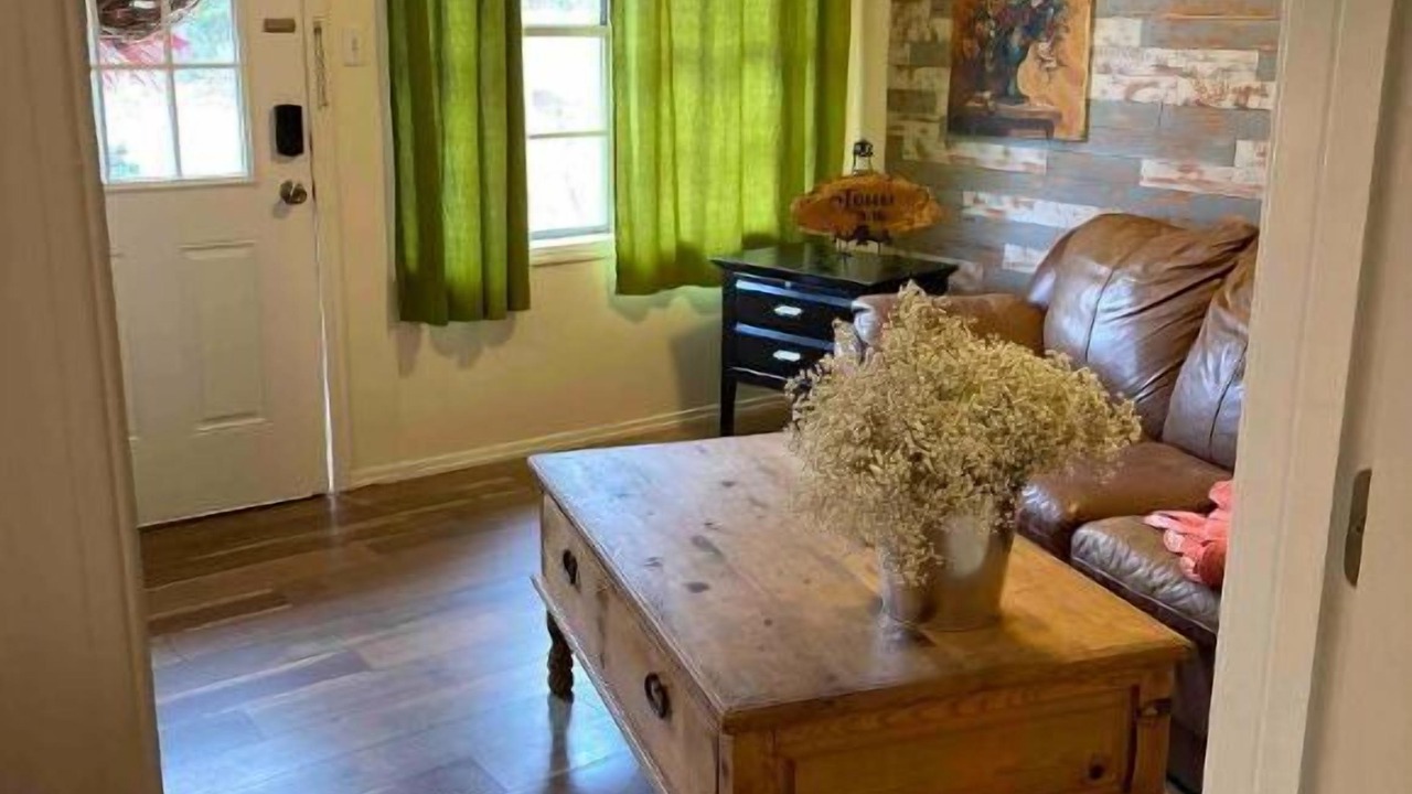 Photo of Livingroom in Hemphill