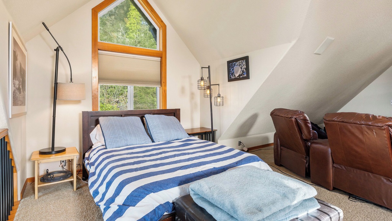 Photo of Bedroom in Netarts