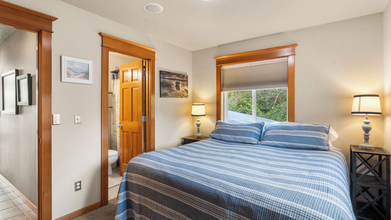 Photo of Bedroom in Netarts