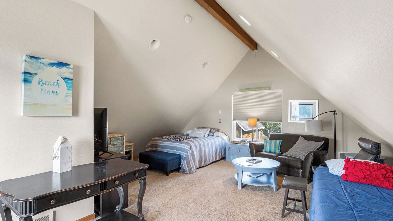 Photo of Bedroom in Netarts