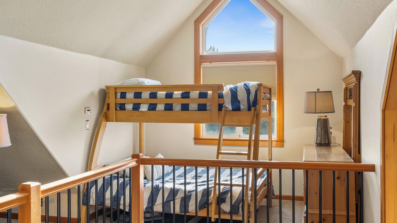 Photo of Bedroom in Netarts