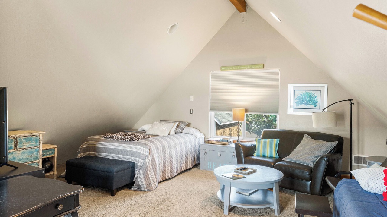 Photo of Bedroom in Netarts