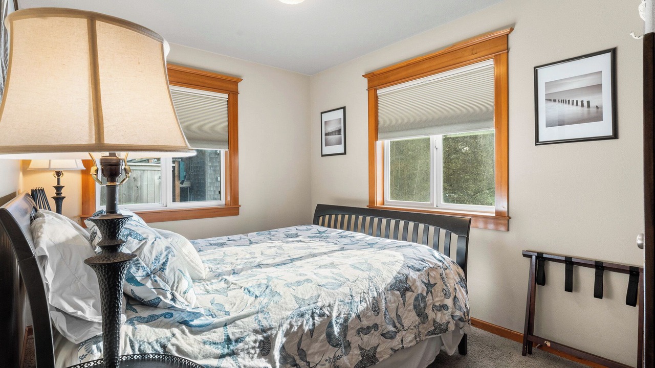 Photo of Bedroom in Netarts