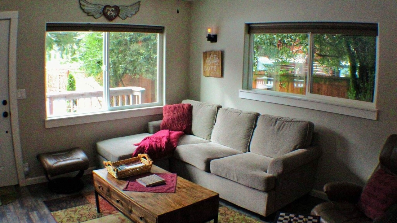 Photo of Livingroom in Gold Bar