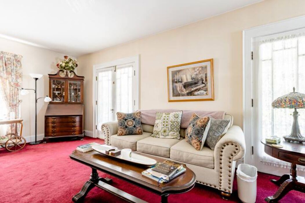 Photo of Livingroom in Eastside